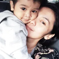 Potret Kelucuan Anak Enno Lerian, Bikin Kamu Ingin Punya Anak!