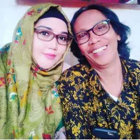 Potret Kemesraan Mandra dan Istri Cantiknya, 2 Dekade Bersama!