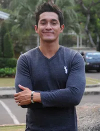 Potret Kemesraan Miller Khan dan Pacar Barunya Yang Cantik