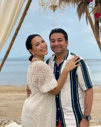 Potret Kemesraan Umar Lubis dan Istri yang Jarang Tersorot, Harmonis Selama 26 Tahun - Masih Sering Kencan Nggak Kalah dari Pasangan Muda