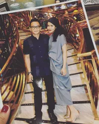 Potret Kemesraan Yosi Project Pop dan Istri Yang Jarang Terekspos