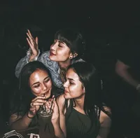 Potret Kenangan Laura Anna dan Awkarin yang Pernah Main Bareng, Sebut Sosok Mendiang yang Ceria