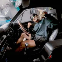 Potret Keren Desta Nyetir Mobil Klasik, Gayanya Badas Abis