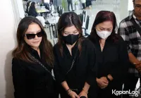 Potret Kesedihan Marsha Aruan yang Tak Terbendung Pasca Ditinggal Sang Ayah: Maafin Ya Kalau Ayah Ada Salah