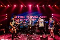 Potret Keseruan Konser Aldi Taher, Penuh Energik Hingga Digotong oleh Penonton!