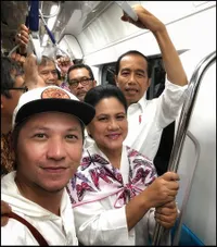 Potret Keseruan Para Selebriti Ikutan Jajal MRT Jakarta
