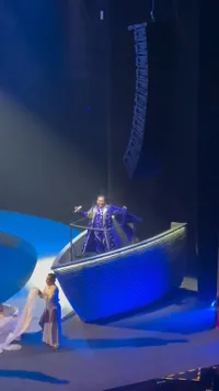 7 Potret King Nassar Bawakan Lagu Mati Lampu di Konser Orkestra Erwin Gutawa, Diaransemen Ulang Makin Berkelas