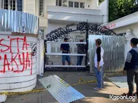 Potret Kondisi Rumah Uya Kuya Terkini, Denise Chariesta Beri Dukungan 3 Karangan Bunga