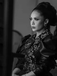 Potret Kris Dayanti Beri Dukungan Penuh di Konser Yuni Shara, Tampil Spesial Kakak-Adik