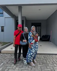 Potret Lala Baby Sitter Rafathar Boyong Keluarga Lebaran di Rumah Barunya di Depok, Tak Mudik ke Lampung