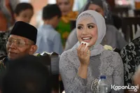 Potret Lamaran Shinta Bachir & Idham Masse, Syahdu Penuh Bahagia