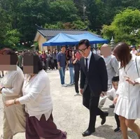 Potret Langka Anak-Anak Bintang Korea Terungkap ke Publik, Privasinya Dijaga Banget - Wajah Disembunyikan