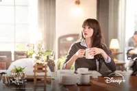 Potret Lee Sungkyung dengan Model Rambut dan Makeup Baru di Drama IN YOUR RADIANT SEASON