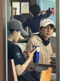 Potret Leeteuk Suju Diduga Pacaran dengan Pegolf 18 Tahun Lebih Muda