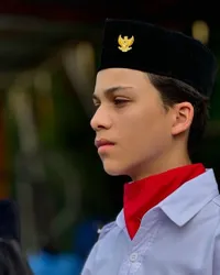 Potret Lennon Anak Ayu Azhari Jadi Pembaca Pembukaan UUD Kala Upacara Kemerdekaan RI, Ganteng Banget - Pakai Bahasa Inggris
