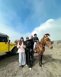 Potret Liburan Ahmad Dhani & Mulan Jameela ke Bromo: Safeea & Ali Curi Perhatian, Al & El Asyik Foto Sendiri, Dul Bucin Sama Tissa Biani