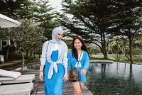 Potret Liburan Angel Lelga dengan Hawra, Anak Tunggal dari Pernikahan dengan Pejabat - Dulu Sempat Disembunyikan dan Jarang Terekspos