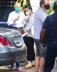 Potret Liburan Kareena Kapoor, Susul Saif Rayakan Diwali di Punjab - Taimur Sempat Ngamuk