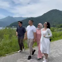 Potret Liburan Keluarga Sultan Djorghi ke Jepang, Bahagiakan Istri dan Anak-Anak Tercinta
