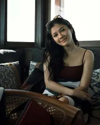 Potret Liburan Naysila Mirdad di Banda Neira, Asyik Nikmati Sunset hingga Menyelam 