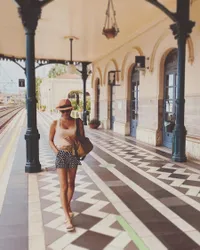 Potret Liburan Romantis Oscar Lawalata Bareng Pacar Bule di Italia, Hot Berbikini di Pantai