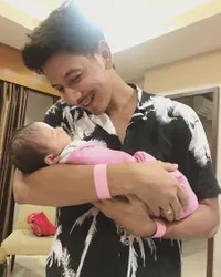 Potret Lucu Queen Eijaz Slofa Anak Perempuan Fairuz-Sonny Septian