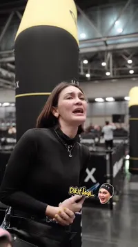 Potret Luna Maya Heboh Jadi Cheer Squad Untuk Tim Relay HYROX di Vienna 