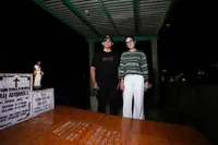 Potret Luna Maya Ziarah ke Makam Suzzanna, Beri Kabar Baik Pada Sang Legenda