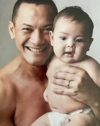 8 Potret Masa Kecil Keanu Massaid Bareng Mendiang Adjie Massaid yang Baru Terungkap, Bikin Haru