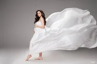 Potret Maternity Shoot Vika Kolesnaya Istri Billy Syahputra, Pamer Babybump