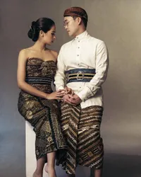 Potret Maudy Ayunda Pakai Kemben, Wajah Tampan Jesse Choi Kenakan Busana Adat Jawa Jadi Sorotan
