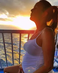 Potret Mayky Wongkar dan Pacar Bule Honeymoon Sekaligus Babymoon di Lombok, Sudah Nikah?