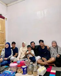 Potret Meggy Wulandari dan Suami Lebaran Bareng Kiwil di Bandung, Turuti Permintaan Anak - Akur