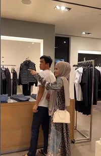 Potret Meggy Wulandari Upload Momen Mesra Sama Suami Pasca Kabar Cerai, Sama Netizen Dibilang Terlalu Pamer