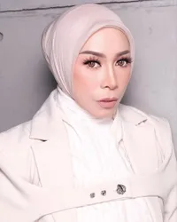 Potret Melly Goeslaw Pamer Transferan Royalti dari WAMI: Lagi Selonjoran, Dapat Rejeki
