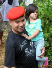 Potret Mesra Dhani dan Safeea, Bapak Anak Ini Memang Bikin Iri!