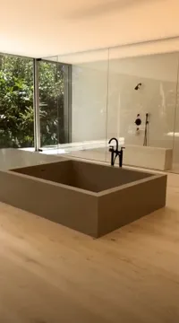 Potret Mewah Kamar Mandi Kim Kardashian, Ada Wastafel Super Aneh!
