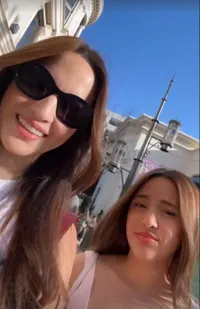 Potret Mikhayla Bakrie Jalan-jalan di Los Angeles, Warna Rambut Baru dan Makeup Tipis Bikin Makin Cantik