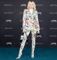 Potret Miley Cyrus Terkini, Tampil Berani dengan Gaya Rocker dan Kostum Nyentrik