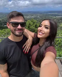 Potret Millen Cyrus Pamer Pacar Baru Kala Liburan di Australia, Cowok Bule Ganteng - Mesra di Melbourne
