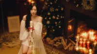 Potret Mina TWICE dalam Projek Cover Lagu Sia ‘Snowman’, Tampilkan Nuansa Natal yang Berkilau!