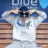Potret Mingyu dan S.Coups SEVENTEEN Nonton Pertandingan LA Dodgers, Gantengnya Kebangetan