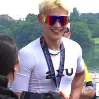 7 Potret Minho SHINee Finish di Ajang Triathlon, Knetz Kagum dengan Kemampuan dan Visualnya saat Lari