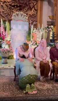Potret Momen Haru dan Lucu di Siraman Thariq Halilintar Jelang Menikah, MC Salah Sebut Nama Atta - Baby Azura Jadi Sorotan