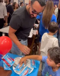 Potret Momen Kocak Jeh Ali Khan 'Bertengkar' dengan Saif Ali Khan Gara-gara Cokelat, Sempat Ada Perlawanan Sengit