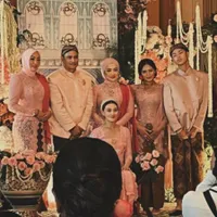 Potret Mudji Massaid Gantikan Peran Mendiang Adjie Massaid di Momen Siraman Aaliyah, Gendong dan Peluk Keponakan dengan Kasih Sayang