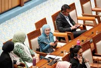 Potret Mulan Jameela Hadir Sidang Paripurna DPR RI, Ditemani Ahmad Dhani
