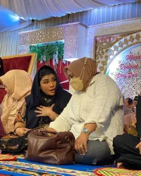 Potret Nania Idol Setelah Masuk Islam Lagi, Tato Tetap Menghiasi Tangan dan Pahanya