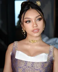Potret Naura Ayu di Acara Indonesia's Beautiful Women 2023, Cantik dalam Gaun Songket Karya Hian Tjen