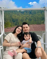 Potret Nella Kharisma dan Dory Harsa Yang Masih Mirip ABG Pacaran Usai Menikah, Wajahnya Kerap Disebut Mirip